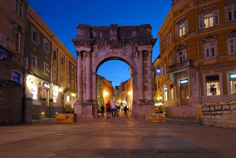 Old Town Uspon Appartement Pula Buitenkant foto